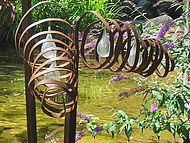 art floral au Jardin des Fontaines pétrifiantes