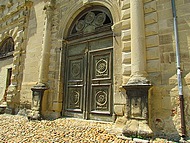 St Antoine l'Abbaye, grande porte 