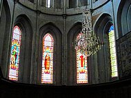 St Antoine l'Abbaye, vitraux